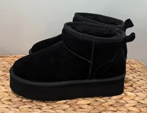 Amazon Women's Black Winter Boots thumbnail 1