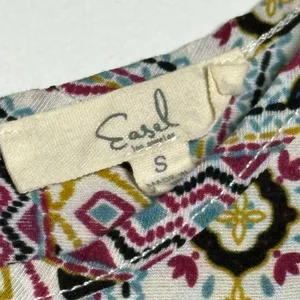 Easel Boho‎ Ruffle Sleeve Smocked Hem Geometric Tribal Print Blouse Small thumbnail 3