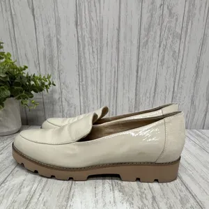 Womens Size 8 Vionic Ivory Slip-On Loafer Flats Solid Round Toe Rubber Sole thumbnail 3