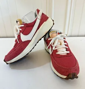Nike Waffle Debut Vintage Suede Women 8.5 Red‎ White Shoes Athletic DX2931-600 thumbnail 1