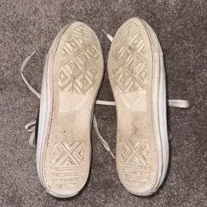 Converse Women’s Sneakers sz 8 ✨ thumbnail 2