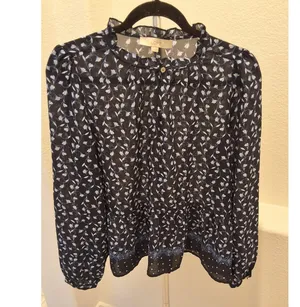 Ann Taylor Loft Size M Navy Blue Floral Peplum Hem Blouse thumbnail 1