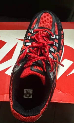 Nike Shoes Kids 5 y red and black gray thumbnail 1