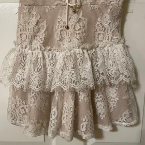 NWT! Angel Biba Chic White Floral Lace Mini Dress Women’s V-Neck Ruffle Size Large thumbnail 6