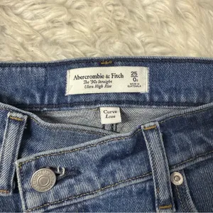 Abercrombie & Fitch Jeans Curve Love 90s Straight Ultra High Rise 25 / 0 Short thumbnail 5