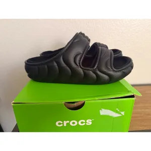 Crocs Classic Cozzzy Overpuff Sandal Black Puffer Fuzzy Lined Slide W9 thumbnail 4