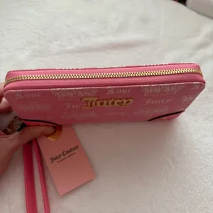 Juicy Couture Pink Crown Logo Wallet Y2K Zip Clutch NWT thumbnail 3