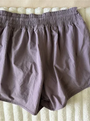 Lululemon Hotty Hot 4” 6 TALL Shorts Like new thumbnail 6