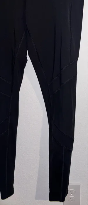 Women’s PINK Victoria's Secret Athletic Leggings In Size Medium thumbnail 3