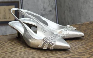 INC International Concepts Slingback Pumps Kitten Heels Silver Crinkle Gray 9.5M thumbnail 1
