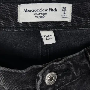 Abercrombie Straight Mid-Rise Jeans Curve Love 29/8 Short Black thumbnail 2