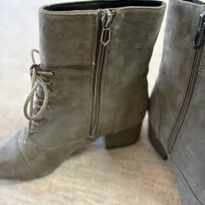 Botkier Lace Up Ankle Boots Women Olive Green Suede Buttons‎ Heeled Booties 6.5 thumbnail 7