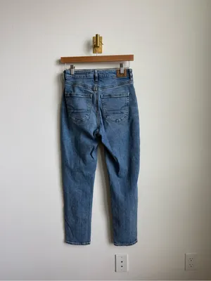 American Eagle Women's Mom Jeans Distressed Baggy Medium Wash Size 2 thumbnail 3