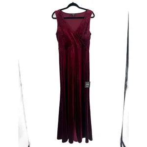 Lulus Crushing It Maxi Dress Size L Burgundy Velvet Slit Gown Old Hollywood NWT thumbnail 4