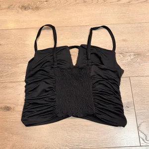 Urban‎ Outfitters Ruched Front Cami Tank Crop Top Black Sleeveless Medium M thumbnail 2