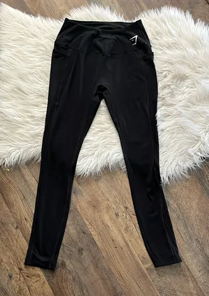 Gymshark women's black mesh panel with pockets size XS/S black leggings thumbnail 1