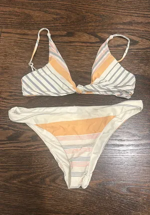 O’Neill Bathing Suit Top And Bottom  thumbnail 1
