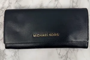 New Michael kors black gold large carryall leather wallet thumbnail 1