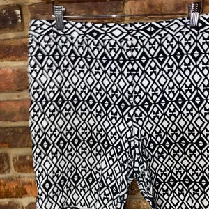 Mario Serrani Italy Black & White Comfort Bermuda Stretch Shorts Women's Size 14 thumbnail 2
