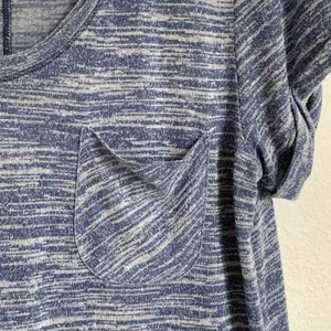 5/$25 Abercrombie & Fitch Heathered Short Sleeve V-neck Tee‎ T-shirt in Blue thumbnail 5