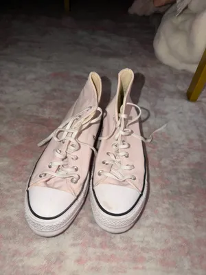 Pink High-Top Converse Sneakers Chuck Taylor Women’s 9 thumbnail 2