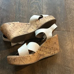 American Eagle Women’s Sandals Sz 9‎ 1/2 White Wedge Shoes Cork. thumbnail 7