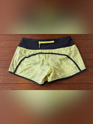 Lululemon Hotty Hot Short Dottie Dash Clarity Yellow Black / Black size 4 Small thumbnail 2