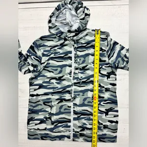 Full-zip camouflage hoodie. Hood with drawstrings. Front kangaroo pockets. thumbnail 3