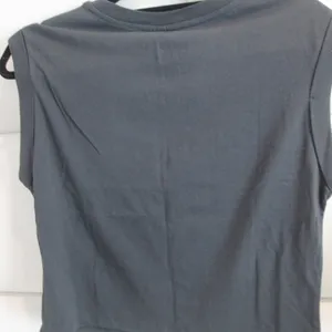 Vinyl Icons Sleeveless Tee - Size Lg - NWT thumbnail 3