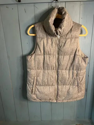 Old Navy Heather Gray Quilted Puffer Vest | Women’s Size Medium thumbnail 2