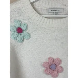 Francesca’s Sweater Size XS White Floral Crochet Flower Knit Pullover Crew Neck thumbnail 10