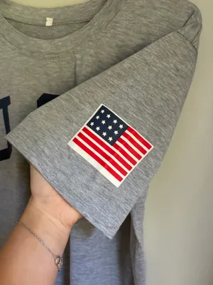 Light Gray USA Cropped Graphic T-Shirt Sz Small thumbnail 2