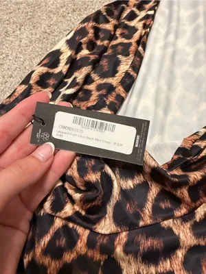 Pretty Little Thing Leopard Print Bodycon Dress thumbnail 4