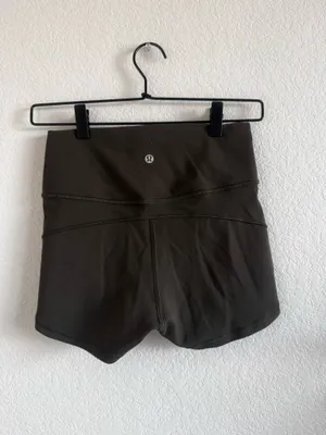 Lululemon In Movement Short *Everlux 2.5” 6 Dark Olive thumbnail 4
