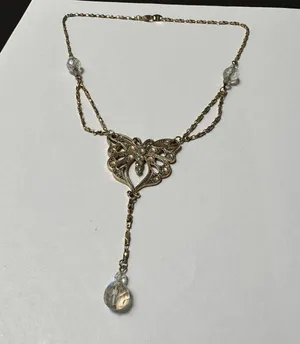 Women’s Pretty Signed Avon Gold Tone / Rhinestone Butterfly Beaded Necklace thumbnail 1