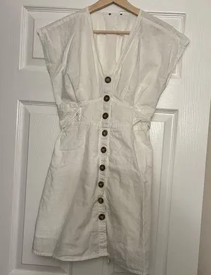 In good condition small mini dress. No flaws noted. thumbnail 1