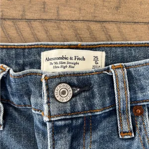 Abercrombie & Fitch Distressed Blue Cropped Jeans thumbnail 3