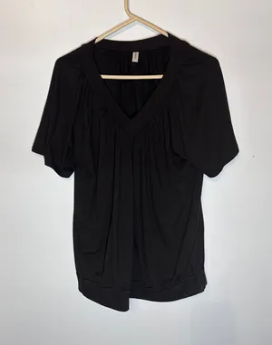 Dokotoo Womens Black V-Neck Pleated Short Sleeve Blouse Banded Hem Size M thumbnail 1