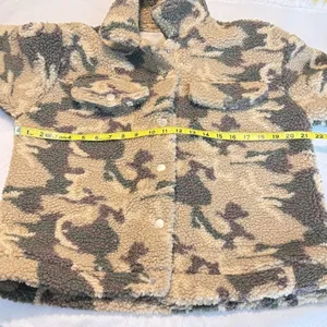 Shein Camo Faux Sherpa Jacket Oversized Small Faux Pockets Snap Closure thumbnail 4