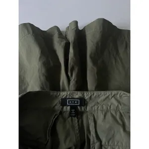 AYR Women’s Cotton High Rise Pleated Shorts Olive Size 12 thumbnail 5