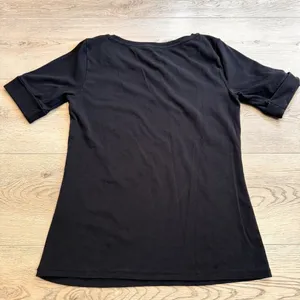 Ellen Tracy Black Cotton V-Neck Notch‎ T Shirt Cuff Sleeves Size Small S thumbnail 2