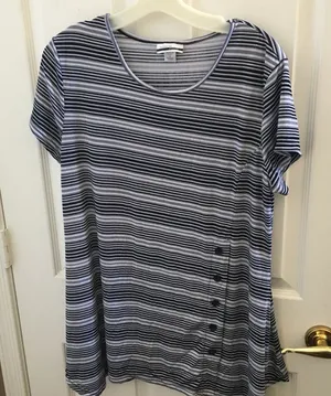 FINAL MARKDOWN Ladies mirror image top medium. thumbnail 1
