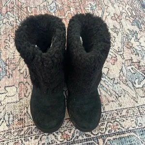 UGG Patten 1006794 Black Suede Shearling Women’s Boots Size 7 thumbnail 3