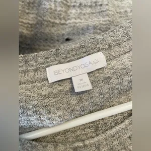 Beyond Yoga Waffle Knit Cropped Pullover Long Sleeve Top Comfy Casual Gray‎ thumbnail 4