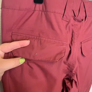 Burton Womens Cargo Snow Pants Dark Red Medium Ski Snowboard Leg Vents thumbnail 3