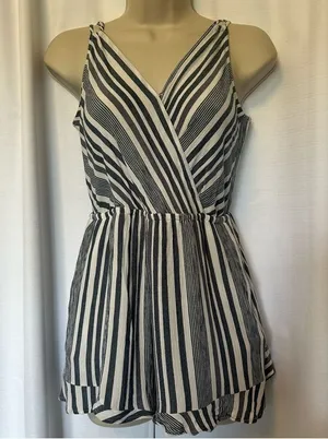 Women’s American Eagle 🦅 Outfitters Nautical Striped Open Back Romper Sz Medium thumbnail 1