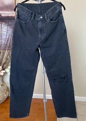 Levi's Distressed High Rise Straight leg Jean busted knee‎ distressed size 27 thumbnail 1