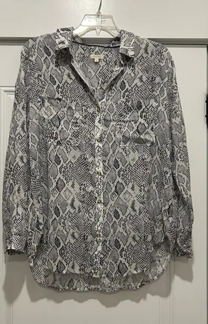 Anthropologie Pilcro Snake Print Button Up Shirt Top Tunic Sz Large Gray Modern thumbnail 1