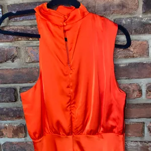 NWOT Lulu's Distinctive Charm Red Orange Satin Midi Dress Women's Size Medium thumbnail 7