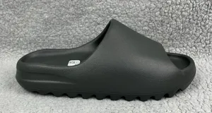 Adidas Yeezy Slide Onyx Size 7 thumbnail 1